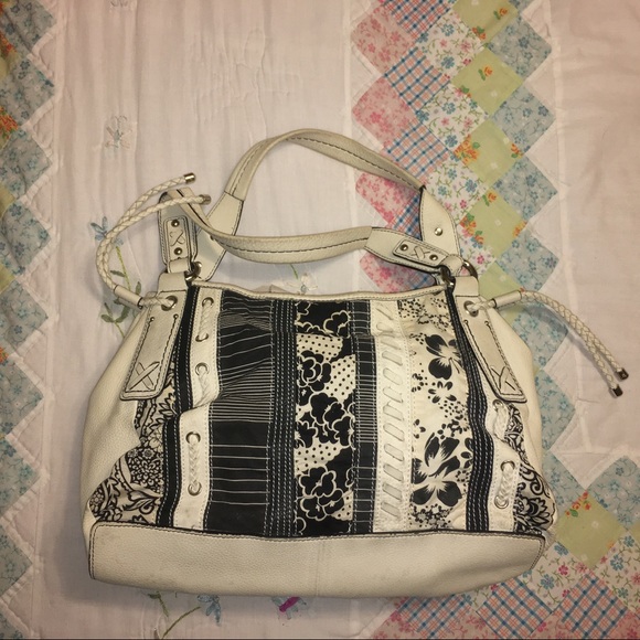 Clearance 🛍 White and black flowery fossil handbag. - Picture 2 of 6